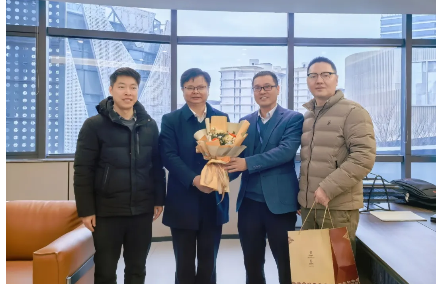吳興區(qū)委常委、組織部部長(zhǎng)魯有銘一行蒞臨研究院走訪(fǎng)慰問(wèn)一線(xiàn)科研人員